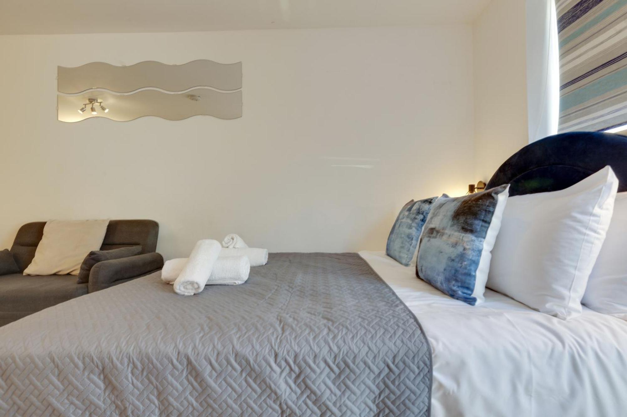 Pass The Keys Stylish And Modern Apartemen